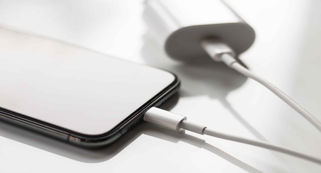 iPhone-sem-carregador-de-bateria