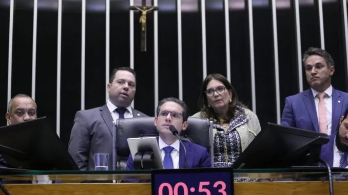 retrocesso-camara-aprova-nova-licenciamento-ambiental-1024x570