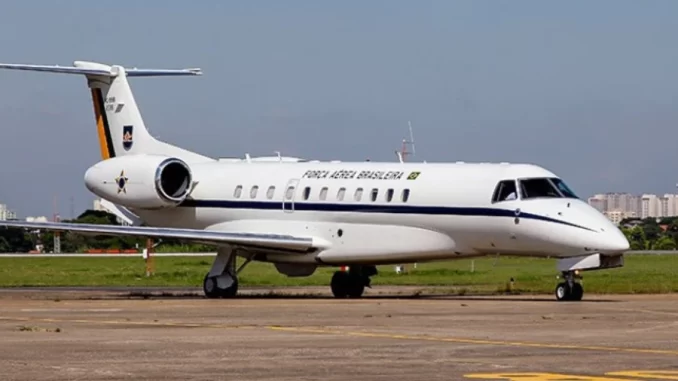 avio-da-forca-aerea-brasileira-falha-alckmin-colombia Imagem do avião da Força Aérea Brasileira que apresentou falha, mantendo o governador de São Paulo, Geraldo Alckmin, na Colômbia por cautela, devido a problemas técnicos no voo.