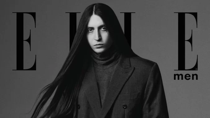 Felca na capa da revista Elle defendendo freio na internet, com visual sério e cabelo longo, em capa de revista de moda.