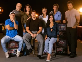 Grupo de atores na produção da nova série Os Donos do Jogo, com iluminação de estúdio, evidenciando detalhes do elenco para divulgação no Netflix.