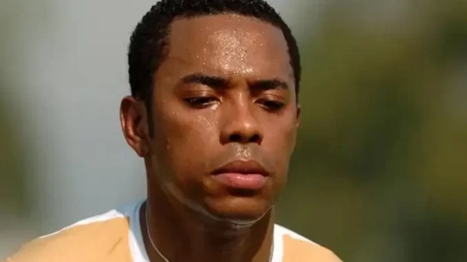 robinho-stf-mantem-prisao-sentenca-italiana Imagem de Robinho com expressão triste, relacionado ao caso do STF mantendo sua prisão após confirmação da sentença italiana.