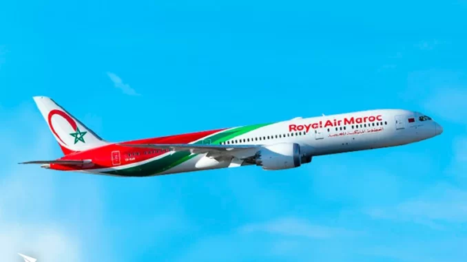 royalairmaroc-transportadora-oficial-bienal Avião da Royal Air Maroc em voo, com as cores do Brasil, transportando turistas e participantes da Bienal, que será apoiada como transportadora oficial.