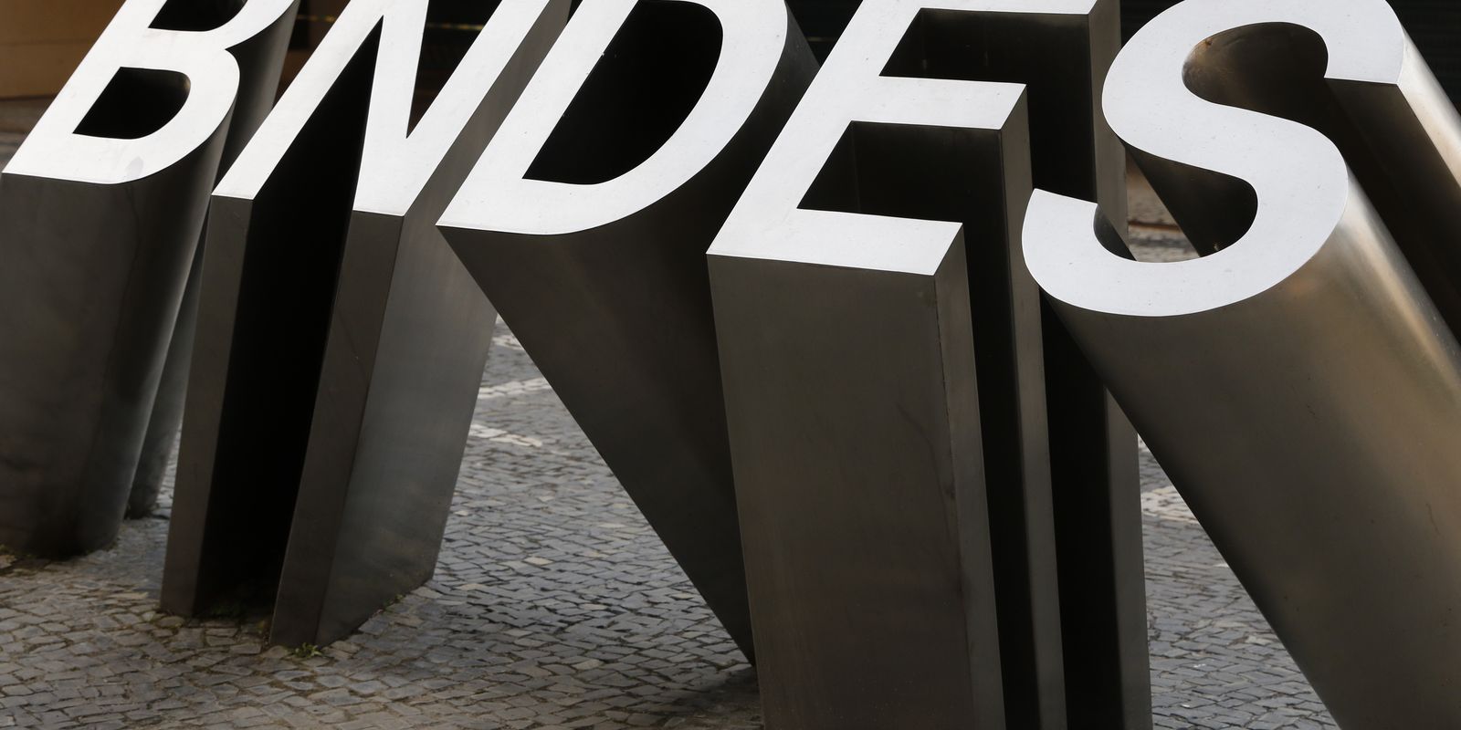 BNDES registra lucro de R$ 13,3 bi e crédito cresce 56% - Imagem do artigo