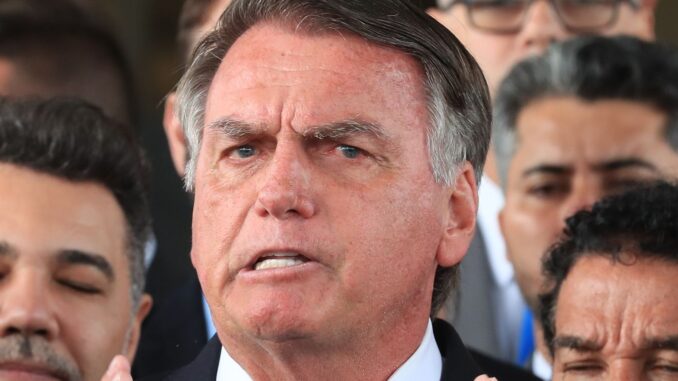 Imagem destacada - Defesa de Bolsonaro contesta indiciamento legal por coação e golpe