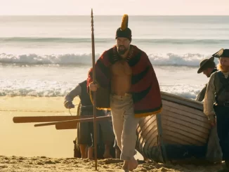 Cena do sexto capítulo de 'Chefe de Guerra', mostrando personagens históricos em um cenário de praia, com traições e alianças decisivas no episódio 6 da série.