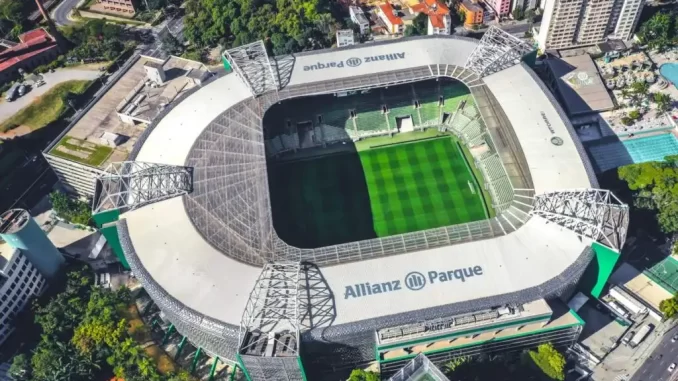 allianz-parque-complexo-de-experiencias Aerial view of Allianz Parque, um estádio que está se transformando em um complexo de experiências além de futebol e shows, com infraestrutura moderna e áreas para lazer sustentável.