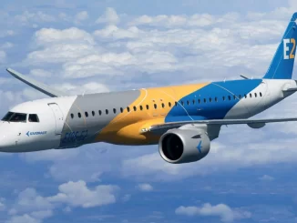 Avelo encomenda 50 jatos Embraer E195-E2 por US$ 4,4 bilhões, destaque para aeronave com cores amarelas, brancas e azuis voando sobre nuvens.