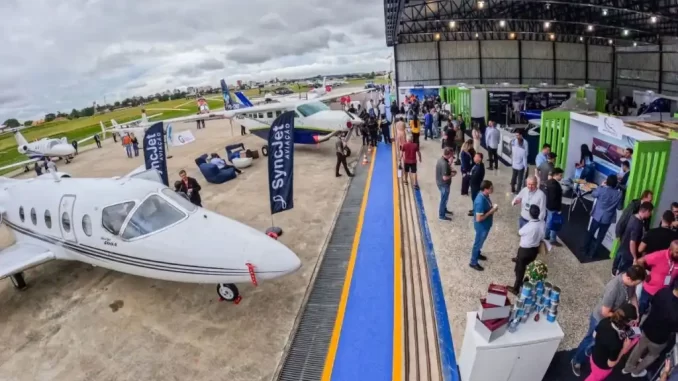 aviationxp-sudeste-2023-autoriza-edicao-2026-jpg Evento Aviation XP Sudeste em 2023 atrais 2,4 mil visitantes, com destaque para aviões e feira de aviação, confirmando edição para 2026.