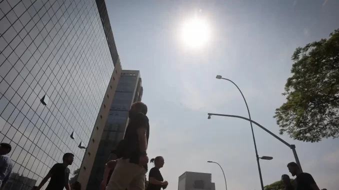 defesa-civil-alerta-111-cidades-paulistas-tempo-seco-critico Alertas da Defesa Civil fazem aviso para 111 cidades paulistas devido ao tempo seco crítico, impactando áreas urbanas do estado de São Paulo com alta incidência de sol.