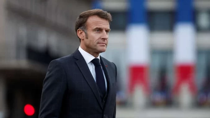 emmanuel-macron-procura-novo-primeiro-ministro-queda-parlamentar-francois-bayrou Emmanuel Macron busca um novo primeiro-ministro após a queda parlamentar de François Bayrou, destacando a busca por estabilidade política na França.