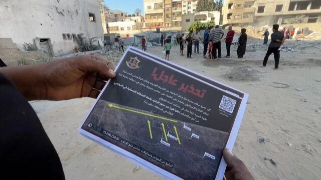 exercito-israel-lanca-folhetos-gaza Exército de Israel lança folhetos na cidade de Gaza, provocando pânico e fuga entre os moradores durante conflito na região.