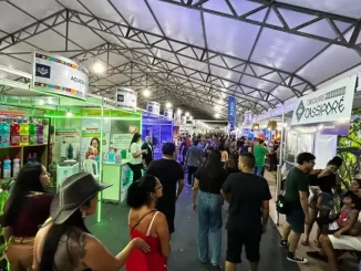 Visitantes na Expofeira do Amapá 2025 participando do evento com expositores e feiras de negócios, expectativa de gerar R$ 600 milhões em negócios.