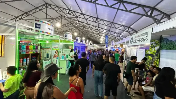 Visitantes na Expofeira do Amapá 2025 participando do evento com expositores e feiras de negócios, expectativa de gerar R$ 600 milhões em negócios.