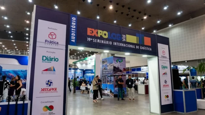 expolog-celebra-20-anos-projeta-negocios-recordes-2025 Imagem do 19º Seminário Internacional de Logística no estande da Expolog, evento que comemora 20 anos de sucesso e projeta negócios recordes para 2025.