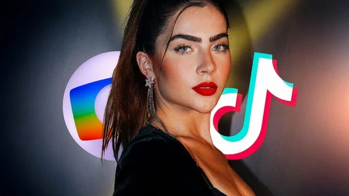 jadepicon-globotestelateraltmicrodrama Jade Picon participando do teste da Globo com novela vertical em formato de microdrama, destaque para os logotipos da TV Globo e TikTok ao fundo.