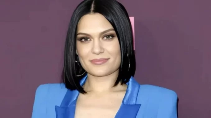 jessie-j-show-the-town-tratamento-cancer Jessie J faz show no The Town após tratamento contra câncer, demonstrando força e superação ao adaptar sua performance.
