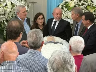 Lula expressa homenagem a Mino Carta durante velório, destacando que foi o maior jornalista