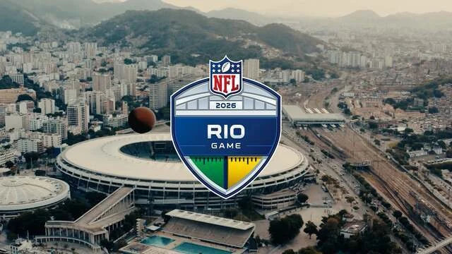 nfl2026rioestadio Imagem aérea do estádio do Rio de Janeiro preparado para o NFL 2026 com o logotipo do evento e a cidade ao fundo.
