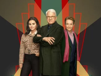 Imagem promocional da 5ª temporada de Only Murders in the Building no Disney+ com os personagens principais em destaque, destacando as datas de estreia.