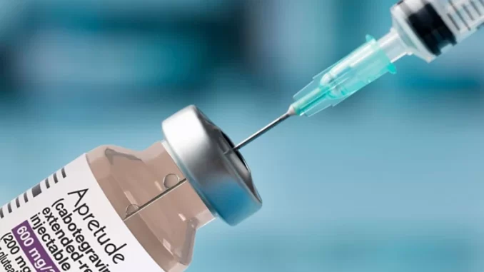 pre-injetavel-conitec-analise-sus-hiv Imagem de uma ampola de PrEP injetável contra HIV sendo preparada para aplicação, destacando o tema da análise da Conitec sobre a oferta no SUS.