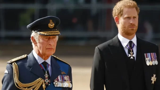 principe-harry-reconciliacao-familia-real-jpg Príncipe Harry buscando reconciliação com a Família Real após deslize, ao lado de um oficial da realeza durante um evento oficial.