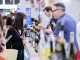 Participantes no ProWine São Paulo 2025 degustando vinhos em um evento com diversas marcas e programação robusta, destaque para a feira com 1.400 marcas de vinho.