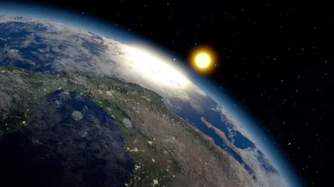 recuperacao-camada-ozonio-projeta-omw-2066 Imagem da Terra vista do espaço com o Sol ao fundo, destacando a recuperação da camada de ozônio prevista pela Organização Meteorológica Mundial até 2066.