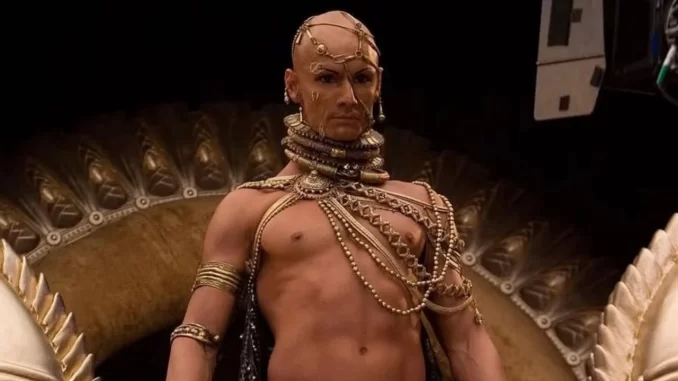 rodrigo-santoro-maquiagem-xerxes-300 Rodrigo Santoro no filme 300 com maquiagem detalhada para viver Xerxes, destacando sua aparência imponente e elaborada caracterização de personagem histórico.