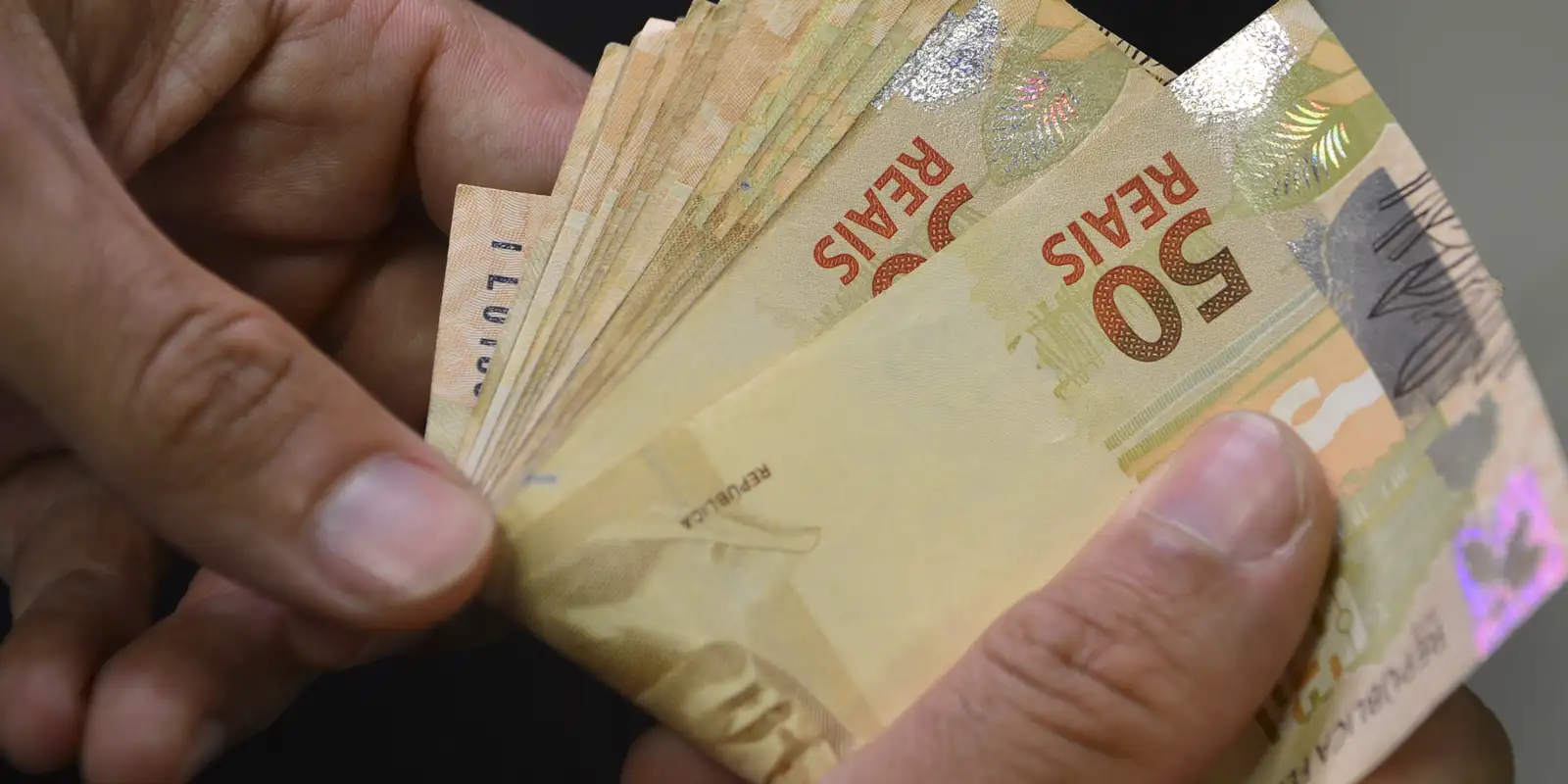 Copom decide manter Selic em 15% ao ano diante de incertezas - Imagem do artigo