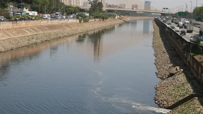 Imagem destacada - Mancha no Rio Tietê cai, mas rio segue vulnerável, diz estudo