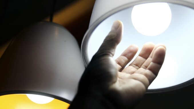 Imagem destacada - Gratuidade de energia até 80 kWh avança e aguarda sanção