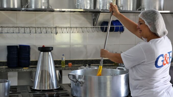 Imagem destacada - Ceará veta ultraprocessados na merenda e prevê fim até 2027