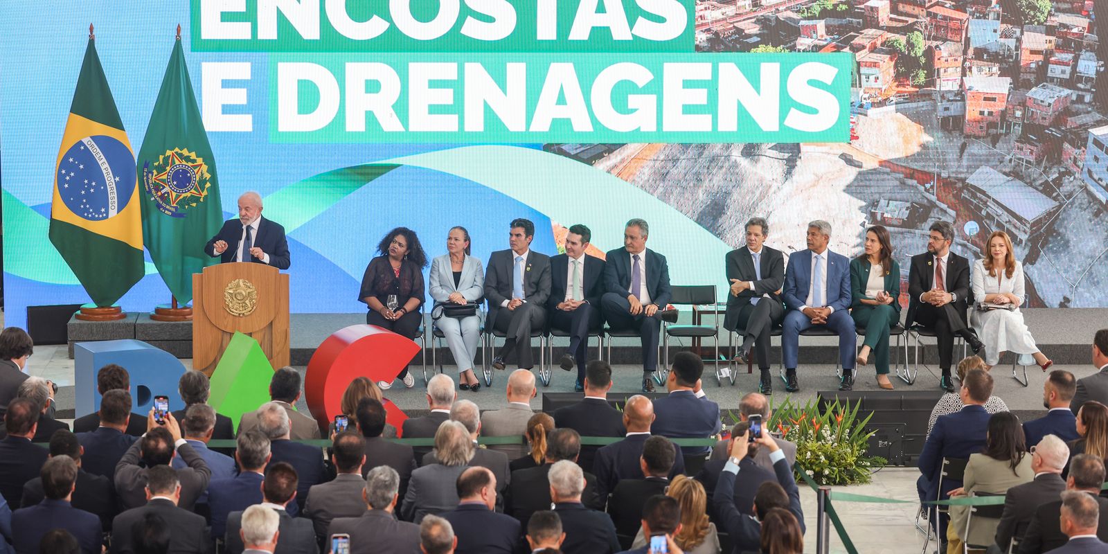 Governo destina R$ 11,7 bi do Novo PAC a drenagem e encostas - Imagem do artigo