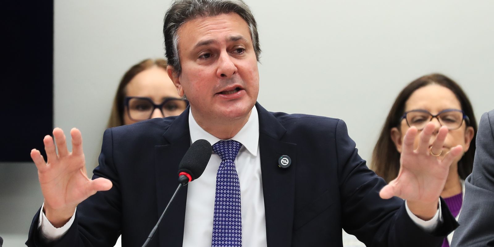Ministro diz que população deve cobrar Câmara sobre PEC da Blindagem - Imagem do artigo