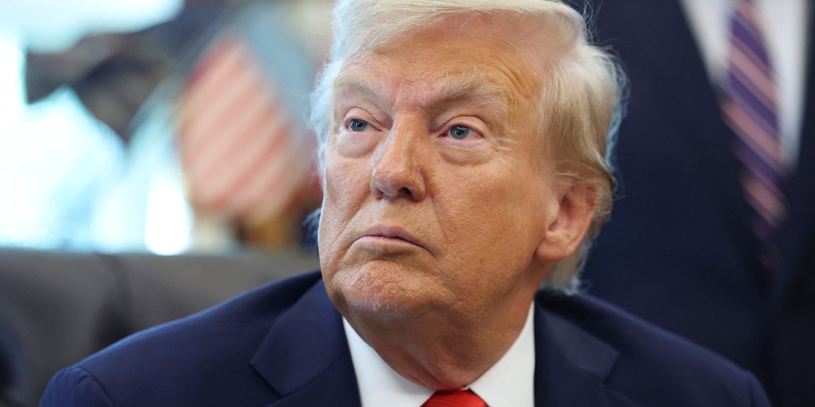 Trump ameaça cassar licenças de emissoras que criticam o governo - Imagem do artigo