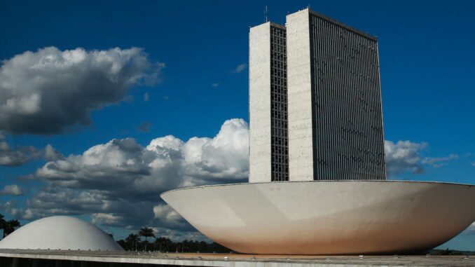 Imagem destacada - STF soma três votos contra aval do Congresso para buscas internas