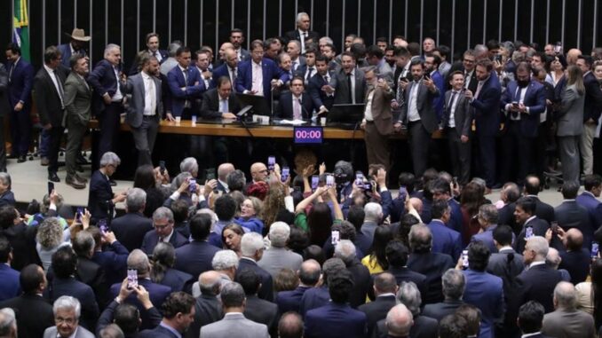 Imagem destacada - Corregedoria da Câmara pede suspensão de três deputados por motim