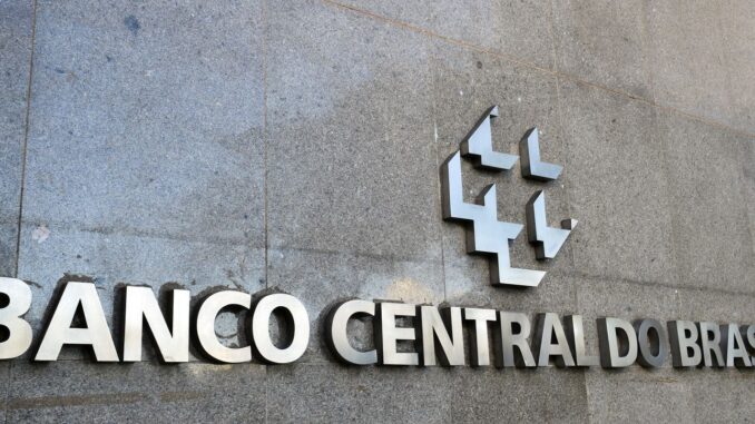 Imagem destacada - Mercado mantém previsões de PIB, Selic e dólar no Focus