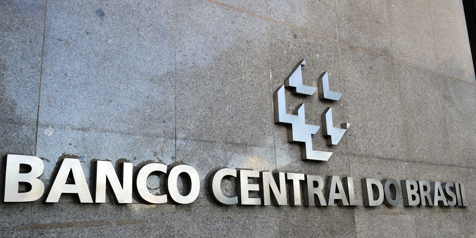 Mercado mantém previsões de PIB, Selic e dólar no Focus - Imagem do artigo