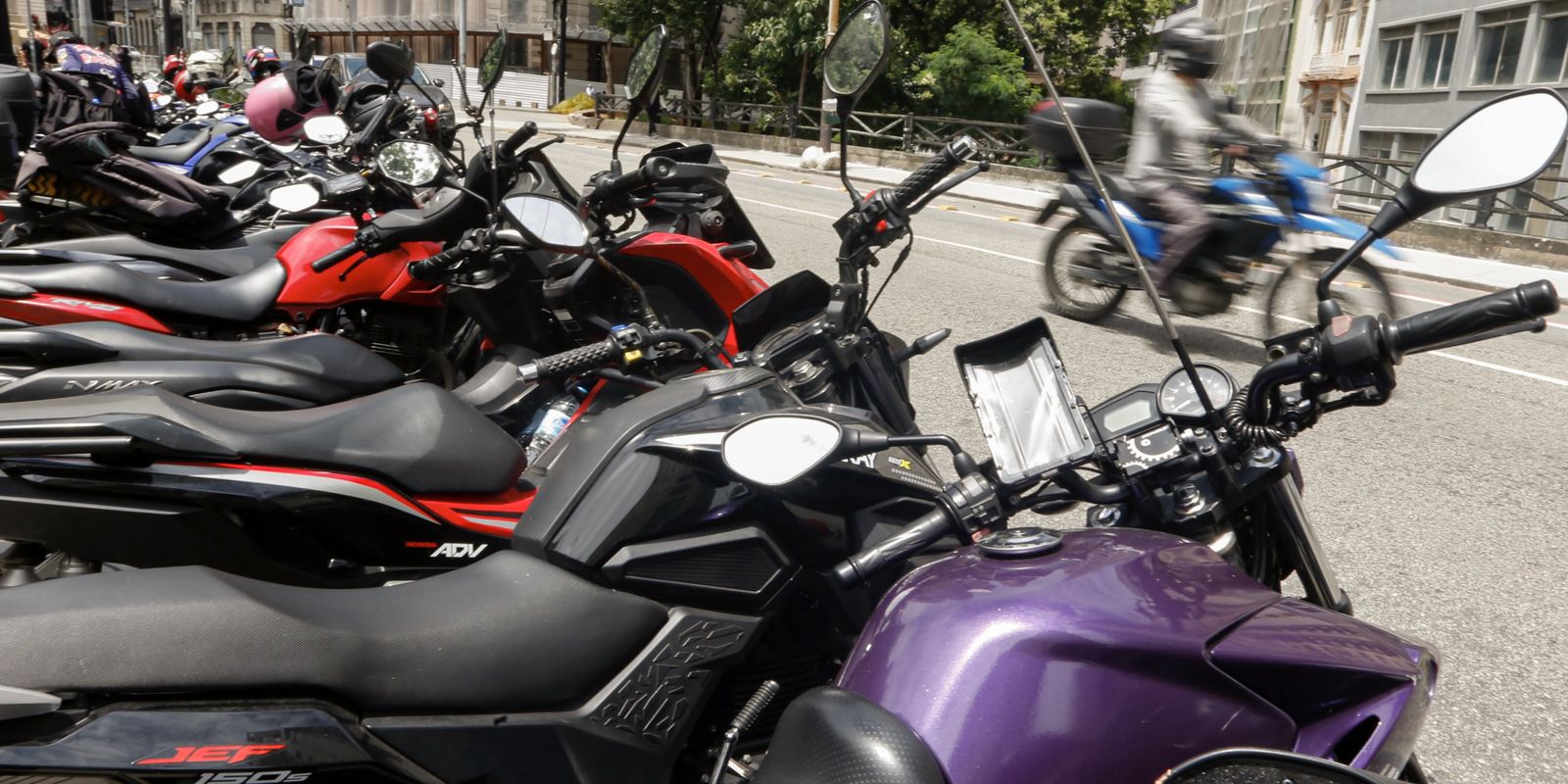 STF derruba temporariamente lei que proíbe mototáxis em São Paulo - Imagem do artigo