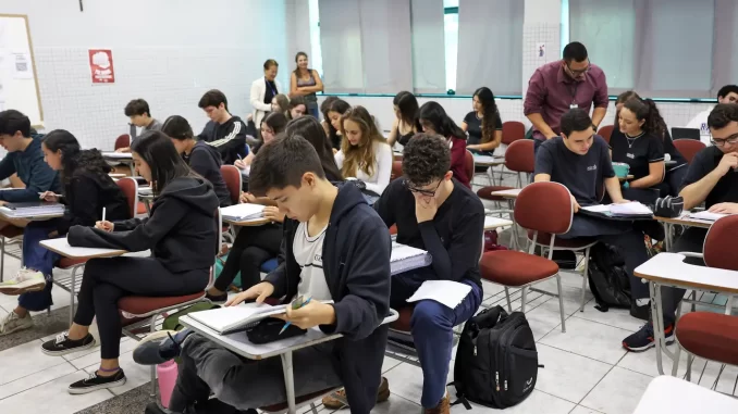 Imagem destacada - MEC define calendário de vagas remanescentes do Fies para 2025