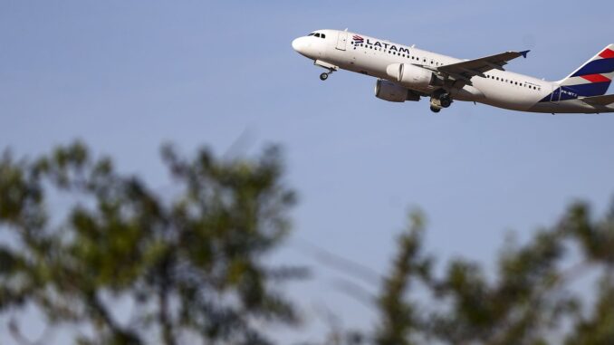 Imagem destacada - Latam compra 24 jatos Embraer E195-E2 por US$ 2,1 bilhões