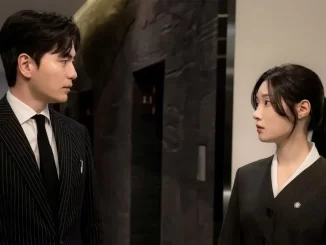 Cena da segunda temporada de 'Além do Direito' mostrando dois personagens femininos e um detalhe de enquadramento que destaca os dilemas apresentados na série.