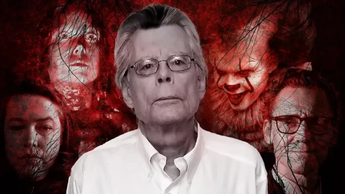 stephen-king-divulga-seus-10-filmes-favoritos-de-todos-os-tempos Stephen King revela seus 10 filmes favoritos de todos os tempos, cercado por personagens de filmes de terror em fundo assustador.