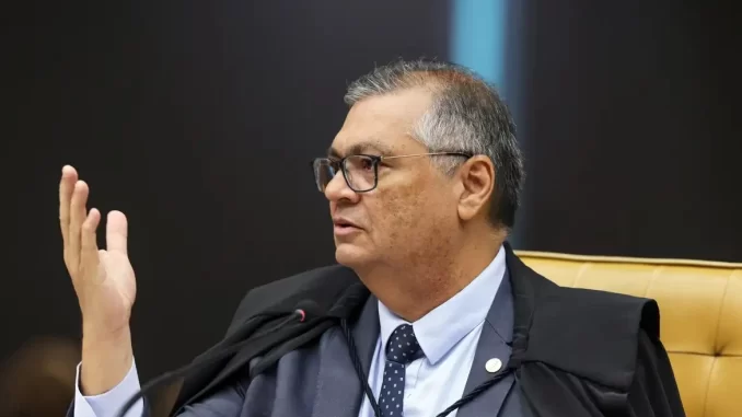 stf-suspende-emendas-pix-nove-cidades Ministro do STF participa de sessão judicial referente à suspensão de emendas Pix para nove cidades após auditoria da CGU