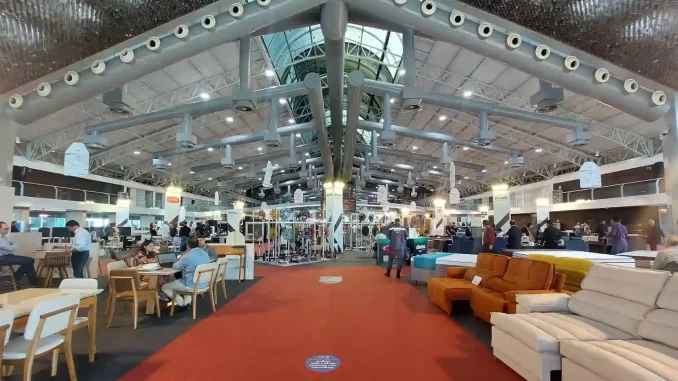 Yes Móvel Show Campinas bate recorde de público na Edição Ouro, com destaque para grande público e ambiente organizado, apresentando diversas novidades em móveis e decoração.