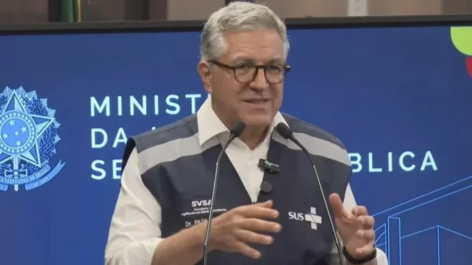 governo-negocia-fomepizol-conter-metanol-brasil Ministro da Saúde participa de coletiva sobre negociações do governo para garantir o fomepizol e conter casos de metanol no Brasil.