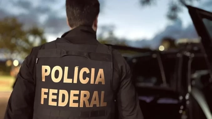 policia-federal-desarticula-esquema-fraude-cnu-2024-tres-estados Polícia Federal desarticula esquema de fraude no CNU 2024 em três estados, com operação que resultou na prisão de suspeitos e apreensão de documentos ilegais.