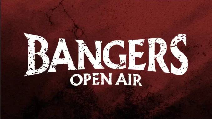 Logo do evento Bangers Open Air 2026, que confirma Twisted Sister e mais 35 atrações musicais, com fundo vermelho e texto em destaque.